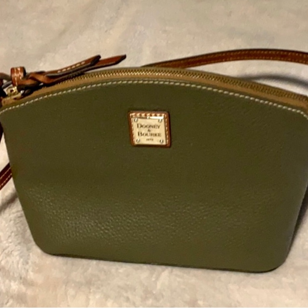 Authentic Dooney and Bourke Crossbody purse